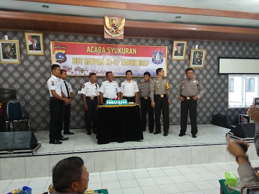 Outlet Polres Padang Panjang di Kota Padang Panjang