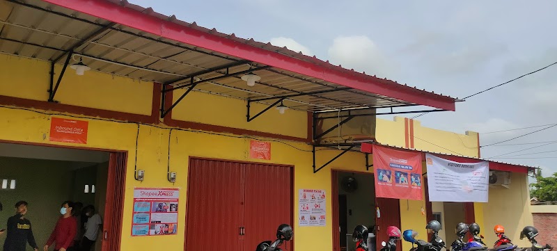 Foto Outlet Shopee Express Hub Lemahabang di Purwakarta