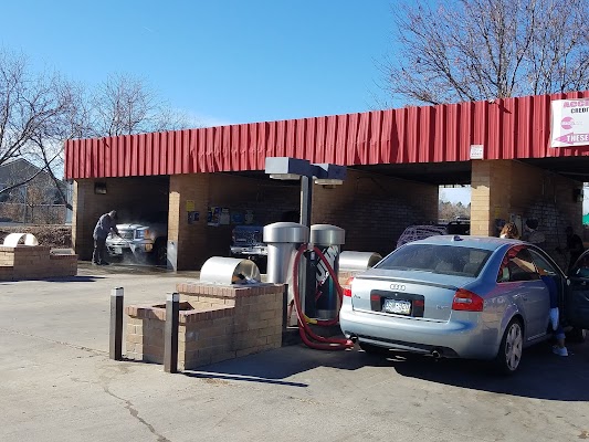 Ace Car Wash at Hampden and Yosemite