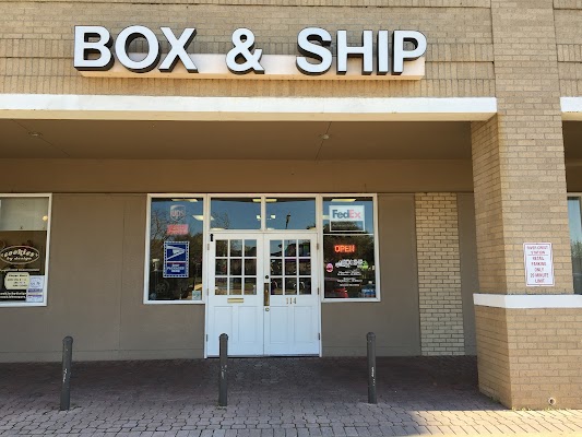 Box & Ship, a PackageHub Business Center