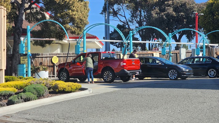 Del Rey Car Wash in Monterey CA