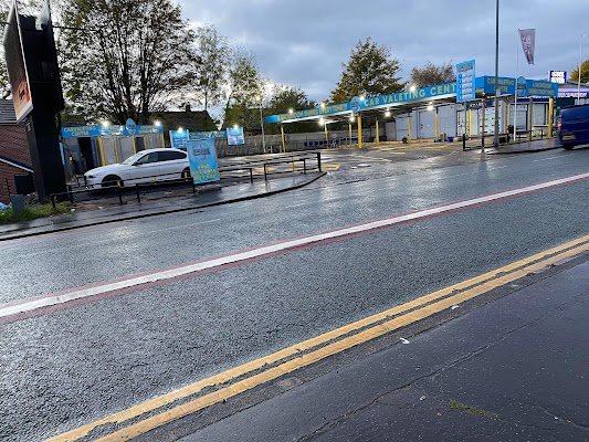 Extra Hand Car Wash in Salford