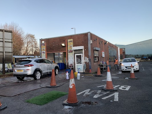 Extra Hand Car Wash in Salford