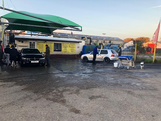 Hand Car Wash in Ely