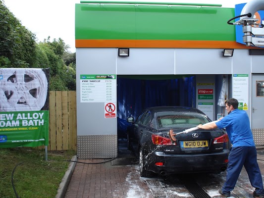 Hand Car Wash in Plymouth