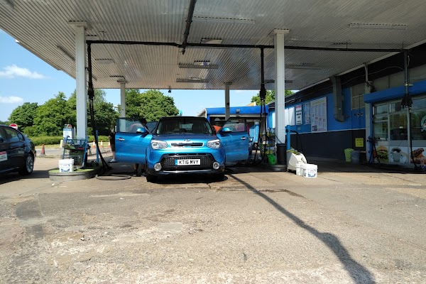 Peartree Bridge Hand Carwash in Milton Keynes