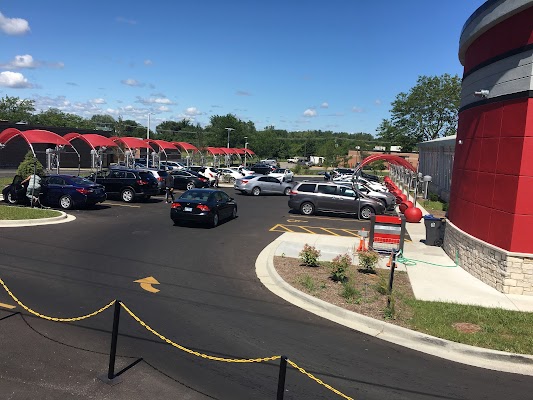 Tsunami Car Wash in Gurnee IL