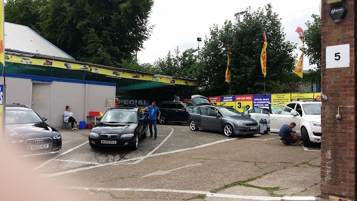 Waves Hand Car Wash Norwich in Norwich